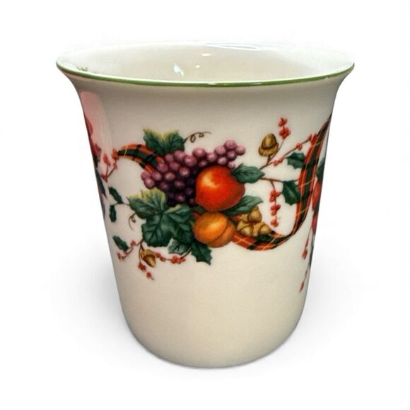 William James Fine Stoneware Coffee Mug Christmas Fruit Garland Holiday 4.25” - Picture 3 of 7